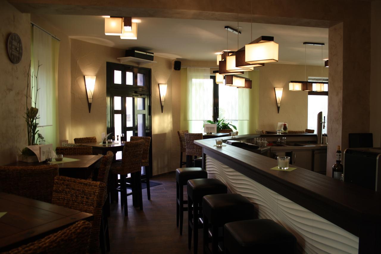 Hotel - Bistro - 3-Eck Merchweiler Exteriör bild